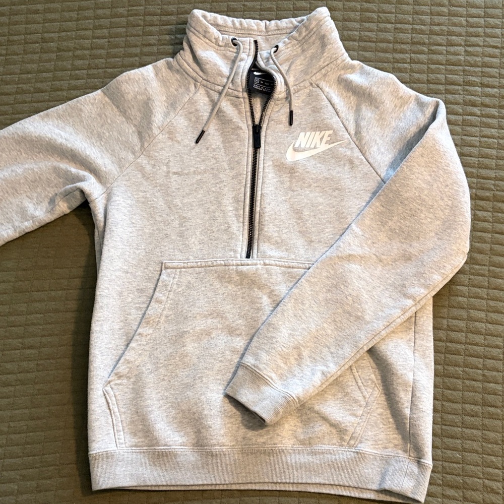 Nike Women’s XS Heather Gray Quatrr-Zip Pullover